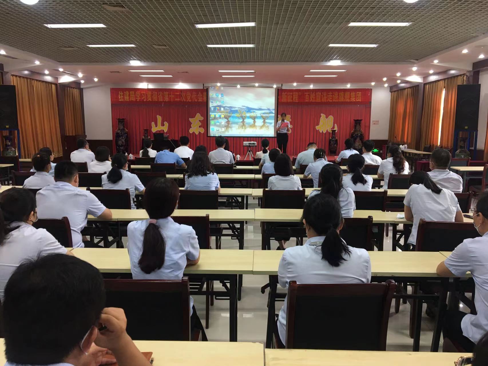 县住建局学习贯彻省第十二次党代会精神宣讲暨“中国梦·新时代·新征程”百姓宣讲走进旗舰集团